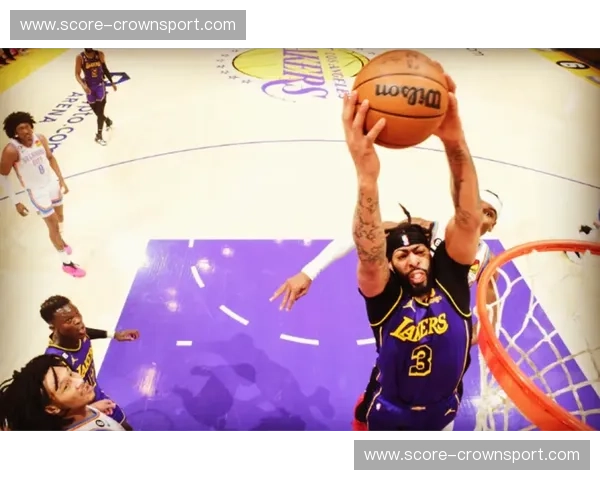 巅峰对垒的视听盛宴:尼克斯vs湖人录像全纪实,重燃麦迪逊广场花园的紫色硝烟